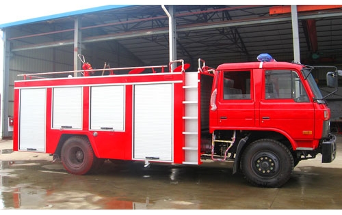 東風145水罐消防車